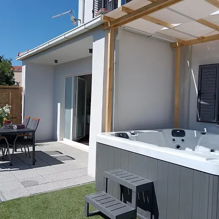 Handi Oasis Charming 6-person *
