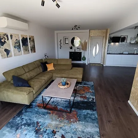 Apartment Handi Oasis Charming 6-person