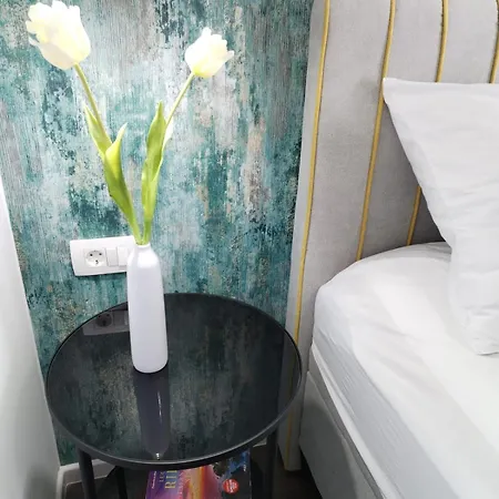 Handi Oasis Charming 6-person Apartment Mlini